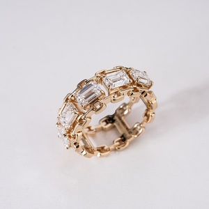 Elegante Anillo de Diamante Cultivado en Laboratorio con Corte Esmeralda en Oro de 14K, Joyería de Compromiso y Boda Unisex, Lujoso, Certificado IGI, Estilo Moderno y Minimalista - Product Image 6
