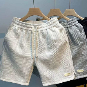 Pantalones cortos deportivos para hombre. Diseño elegante de dos tonos. Perfecto para correr. entrenamiento. o ropa informal de verano para la calle. - Product Image 2