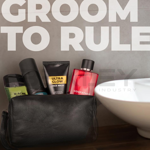 Pochette de soin personnelle noire à grain doux avec dragonne amovible, rangement compact zippé pour les essentiels de voyage et les produits de soin de la peau - Product Image 6