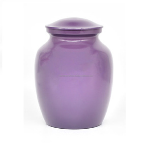 Urnes funéraires en laiton de haute qualité et classiques avec une belle conception de gravure Étain et urnes funéraires en métal fini de couleur noire - Product Image 6