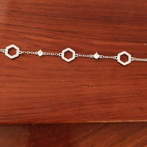 Bracelet hexagonal pour femme avec micro-pavé CZ, chaîne géométrique minimaliste - Cadeau - Product Image 3