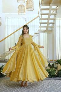 ชุดเดรส Anarkali สีเหลืองผ้าจอร์เจตต์ปักลายสไตล์อินเดีย-ปากีสถาน ยาวกรอมพื้น เนื้อผ้านุ่ม ซับในไมโครไฟเบอร์ แห้งเร็ว เหมาะสำหรับงานแต่งงานและงานปาร์ตี้ - Product Image 2