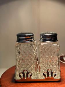 Juego de Salero y Pimentero Ecológicos con Diseño de Tapa Plateada, a Prueba de Fugas, con Botellas de Vidrio y Soporte Metálico - Product Image 5