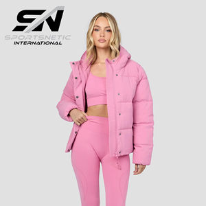 เสื้อแจ็คเก็ตพัฟเฟอร์แบบมีฮู้ดสำหรับผู้หญิง ไซส์พลัส บุใยโพลีเอสเตอร์ 80% กันน้ำ ระบายอากาศได้ดี แบบยูนิเซ็กซ์ สั่งทำขายส่งได้ - Product Image 1