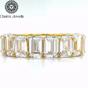 Bague d'éternité de fiançailles en argent avec moissanite taille coussin, plaqué or 18 carats, sertie à griffes, style classique pour femme, de la collection Charm Jewells - Product Image 1