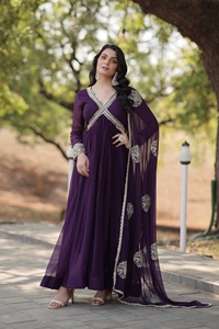 Costume Anarkali prêt-à-porter en Georgette avec broderie Zari et travail de sequins - Product Image 2