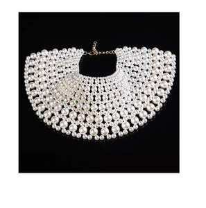 Collar de Perlas Blancas con Diseño Atractivo para Fiestas, Nuevo Diseño de Moda - Product Image 1