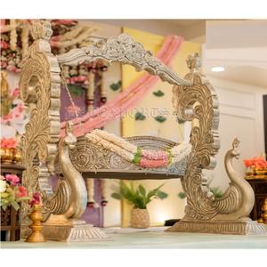 Berceau à bascule en argent poli personnalisé avec motif paon pour bébés, idéal pour les cérémonies de baptême, modèle Palna, en argent allemand, pour Maurice et le Royaume-Uni - Product Image 1