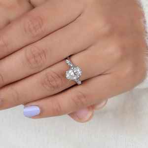Anillo de banda ondulada con diamante de corte ovalado de moissanita para mujer, plata 925 original, regalo de boda, promesa, para ella - Product Image 1