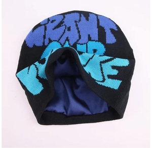 Gorro de Invierno Personalizado con Logotipo, Unisex, Forro de Satén, 100% Acrílico, Puño Jacquard, Estilo Urbano, Ajustable - Product Image 2