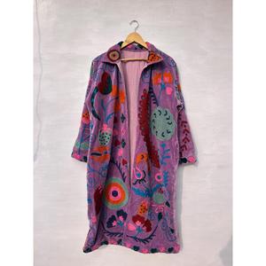 Chaqueta Larga de Terciopelo Morado Estilo Boho para Mujer, Bordada con Diseño Floral, Cuello Camisero, Manga Larga, Ropa de Abrigo para Invierno - Product Image 1