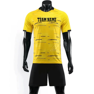 Uniforme de Fútbol Sublimado Rojo y Blanco Personalizado: Ropa Deportiva Personalizada para un Rendimiento Óptimo - Product Image 4