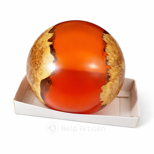 Esfera Decorativa de Resina Pintada a Mano, Ecológica, con un Acento Único en Ámbar para Decoración del Hogar - Product Image 1