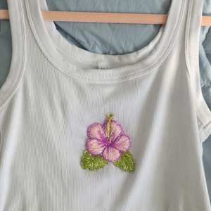 Top Corto con Bordado de Cuentas, Detalles Premium, Cuentas Modernas Decorativas, Hecho a Mano, Personalizable - Product Image 3