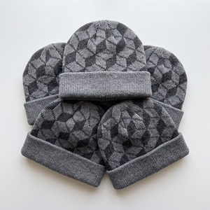 Bonnet en tricot à motif cube géométrique gris, bonnet à revers, bonnet 3D à blocs, bonnet chaud d'hiver, fabricant direct, approvisionnement en gros - Product Image 1
