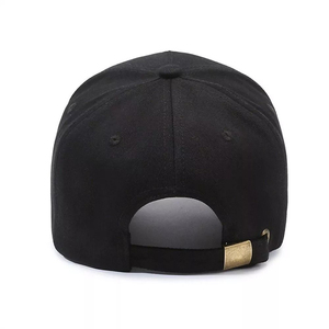 Casquette de baseball noire à 6 panneaux avec logo brodé blanc, ajustable, unisexe, décontractée, en coton. - Product Image 5