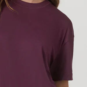 T-shirt décontracté pour femme à col rond, coupe ample, en tissu doux et respirant, design tendance à prix abordable et direct usine - Product Image 4