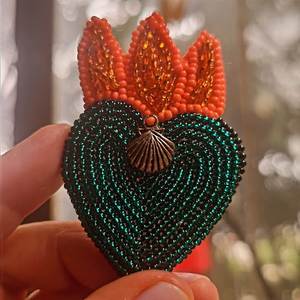 Broche de Diseño Moderno con Bordado y Decoración de Cuentas Intrincadas para Mercados Globales de Accesorios de Ropa - Product Image 1