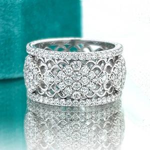 Brazalete de Oro Blanco de Lujo con Diamantes, Corte Brillante Redondo, Patrón Geométrico, Joyería de Boda para Mujer - Product Image 3