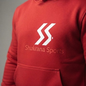 เสื้อสเวตเตอร์มีฮู้ดสีแดงสำหรับผู้ชาย สีพื้นเรียบง่าย สวมใส่สบาย พิมพ์ลายโลโก้ด้านหน้า เหมาะสำหรับใส่ในฤดูใบไม้ร่วง พิมพ์ลายโลโก้สำหรับผู้ชาย - Product Image 5