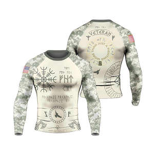 เสื้อรัดกล้ามเนื้อแขนยาวสำหรับผู้ชาย สีเทา พิมพ์ลายกราฟิกทางศาสนา ลายดอกกุหลาบสีแดงที่แขนเสื้อ เหมาะสำหรับการฝึกซ้อมกีฬาและออกกำลังกาย - Product Image 3