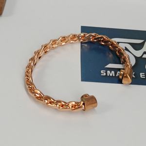 Brazalete Abierto Ajustable de Cobre Grabado a Mano, Diseño Liso, Ligero, Tradicional y Elegante para Hombre - Product Image 4