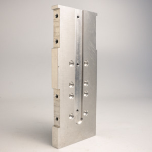 Componente de Base de Montaje de Aluminio con Orificio Cebado Empotrado de Precisión Personalizado AMT VINA ODM - Product Image 2