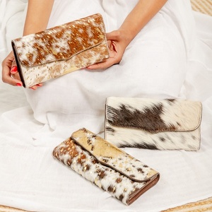 Portefeuille en cuir souple de style long pour femmes avec boucle multifonctionnelle portefeuille de voyage de taille personnalisée personnalisable - Product Image 1