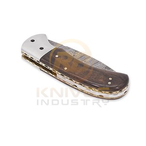 มีดพับเหล็กดามัสกัสทำมือแบบกำหนดเองสำหรับ OEM พร้อมด้ามไม้ |   มีดพกพา EDC ระดับพรีเมียม สำหรับล่าสัตว์ ตั้งแคมป์ และเอาตัวรอด - Product Image 5