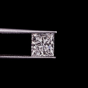 Diamante Cultivado en Laboratorio con Certificación IGI, 3CT, Corte Princesa, F VS1, 3EX, Excelente Corte, Proveedor Mayorista para Compradores Internacionales de Diamantes - Product Image 1