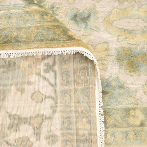 Alfombra Oushak de Lana Anudada a Mano, Color Crema, Verde Salvia y Dorado Suave, con Medallón Floral, de Pelo Corto, Estilo Vintage para Sala de Estar - Product Image 1