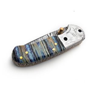 Cuchillo plegable de acero de Damasco de Blade Mark Industries, mango de resina azul, cuchillo de bolsillo para caza, camping y actividades al aire libre, de fábrica. - Product Image 4