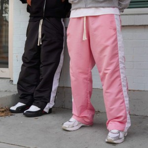 Pantalon de survêtement en nylon léger sur mesure, coupe large, imperméable, évasé, avec cordon de serrage élastique, style coupe-vent - Product Image 4