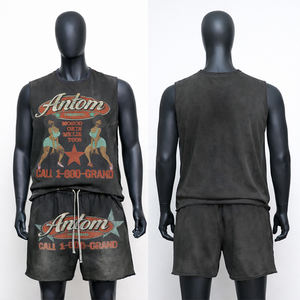 Conjunto de 2 piezas de camiseta sin mangas y pantalones cortos para hombre, estilo casual de verano, con lavado ácido, efecto desgastado y bajo sin rematar - Product Image 1