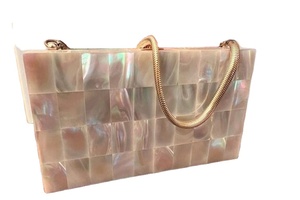 Aaliyan Impex Vente chaude Sac à main pochette en nacre incrustée en vadrouille blanche avec chaînes pour filles et dames - Product Image 1