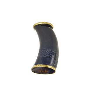 Copas de cuerno vikingas con grabado personalizado de estilo medieval, utilizadas principalmente para bebidas frías como cerveza, hidromiel o mead. - Product Image 3