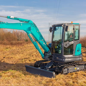 Excavadora de cadenas usada confiable de 3 toneladas, color amarillo, con pocas horas de operación y cabina completamente cerrada para mantenimiento de servicios públicos - Product Image 1