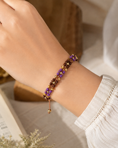 Bracelet artisanal tendance bohème en perles florales avec cordon marron réglable et accent doré pour femme, vente en gros, bijoux personnalisés Sstringz - Product Image 4