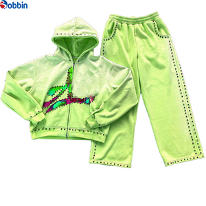 Conjunto Deportivo Elegante con Pedrería Brillante para Unisex, Sudadera con Capucha Ajustada, Cómodo y Moderno - Product Image 1