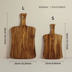 Planche à découper en bois naturel écologique avec poignée intégrée et trou de suspension, compatible lave-vaisselle pour la cuisine REHMAN CRAFT - Product Image 3