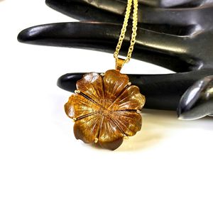 Collar con colgante de ojo de tigre natural para mujer, colgante floral de cristal de ojo de tigre tallado a mano, joyería hecha a mano - Product Image 3