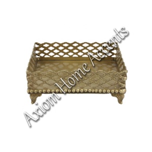 Axiom Home Accents Bandeja de servicio de latón elegante con acabado pulido para decoración de mesa de fiesta de Navidad - Product Image 1