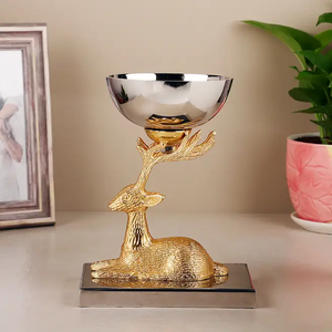 Cuenco de Lujo Hecho a Mano en Cobre Pulido con Diseño de Ciervo Dorado para Servir Frutos Secos, Soporte Nórdico para Aperitivos, Decoración para el Hogar y la Mesa de Comedor - Product Image 1