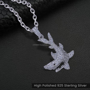 Pendentif Hip Hop Océanique Exclusif avec Sertissage de Diamants de Laboratoire Entièrement Incrustés et Finition Argentée - Product Image 1