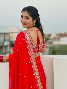 Sari de Seda Georgette Rojo Indio con Blusa Bordada, Atuendo Tradicional de Moda para Bodas, para Mujeres y Chicas, Llamativo - Product Image 3