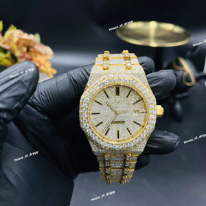 Reloj de pulsera unisex con diamantes de moissanita en acero inoxidable, con esfera redonda con diamantes incrustados. - Product Image 1