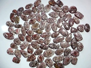 Piedra de Cuarzo con Diseño de Piel de Leopardo Natural, Obra de Arte Decorativa para Sala de Estar, Energía Feng Shui, Disponible para la Venta - Product Image 6