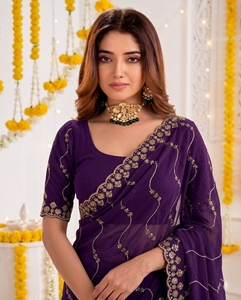 Sari de Seda Morado con Bordado Dorado, Traje Tradicional Indio para Bodas, para Mujer, Largo hasta el Suelo, Corte Regular, Protección Solar - Product Image 2