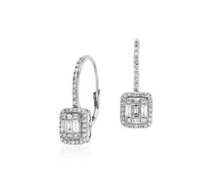 Pendientes Colgantes de Oro de 10K con Esmeralda, Halo de Diamantes Baguette de Ilusión (Naturales) - Product Image 1