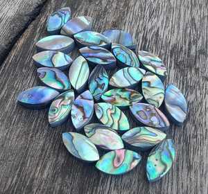 Cabochon marquise en coquille d'ormeau naturelle |   Pierre précieuse nacrée irisée pour la fabrication de bijoux en gros - Product Image 4